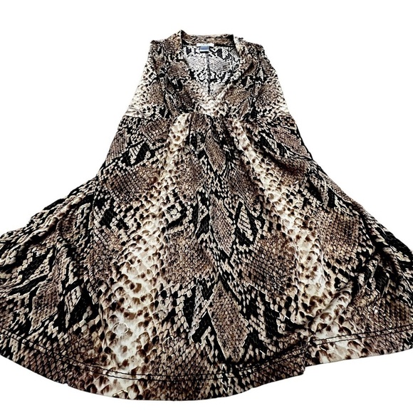 CACHÉ Women’s Elegant Sleeveless Snakeskin Top, Size Large - Picture 2 of 11